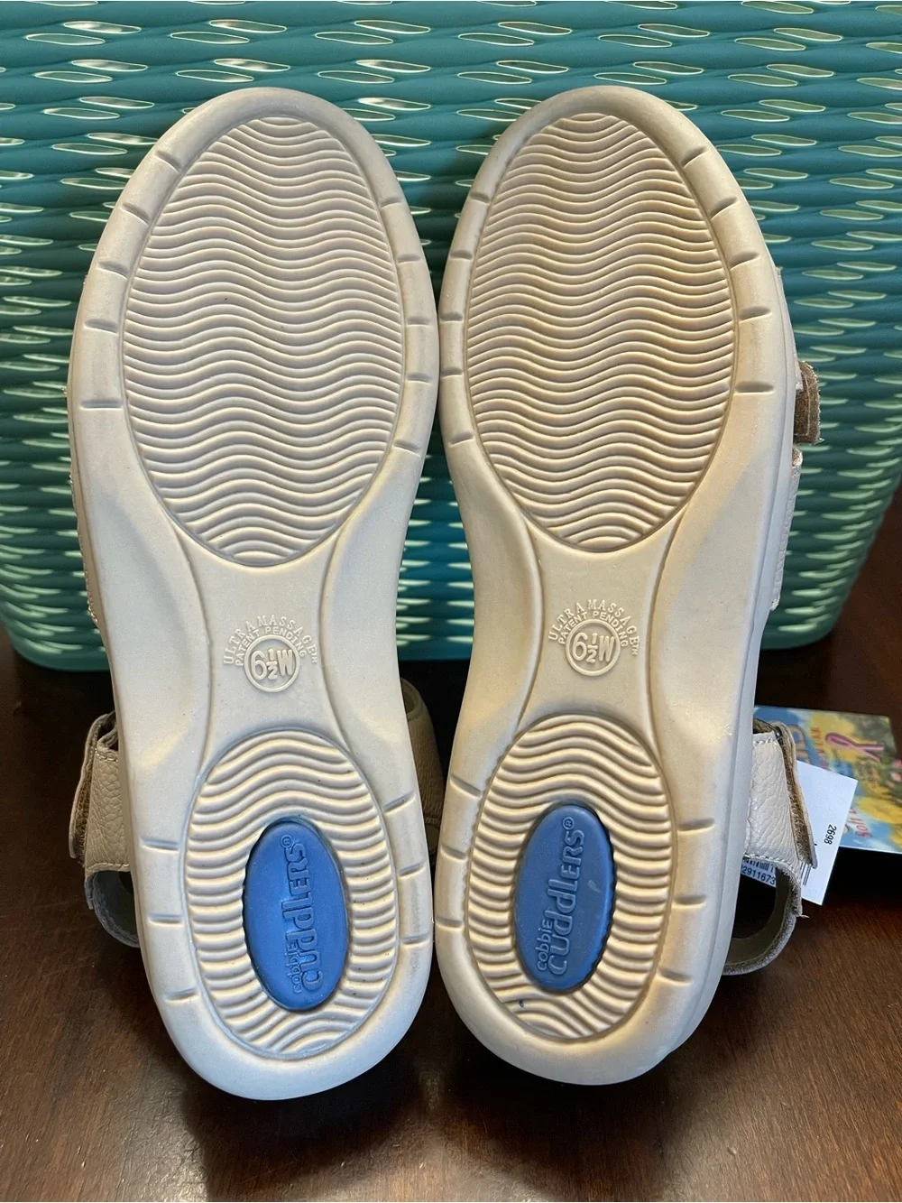 NWT Cobbler Cuddlers Beige Comfort Leather Sandals SZ 6.5 WIDE Tan